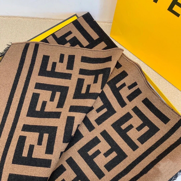 F**di scarf